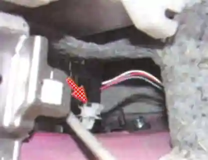 Снятие и установка троса привода вариатором Mitsubishi Lancer