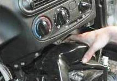 Chevrolet Niva Manual   » Снятие панели приборов