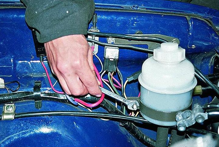 Replacement of the working fluid (oil) and filter of the hydraulic booster GAZ-3110 3110