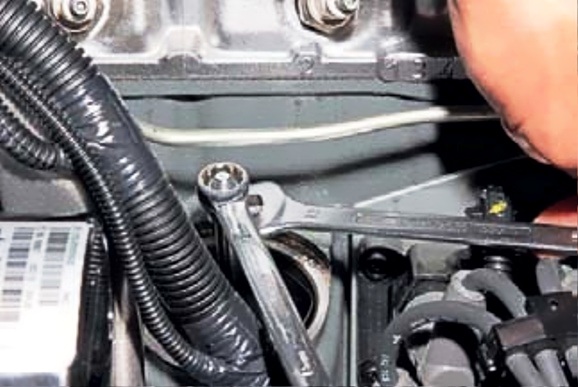 Промывка системы вентиляции картера двигателя автомобиля Нива Шевроле