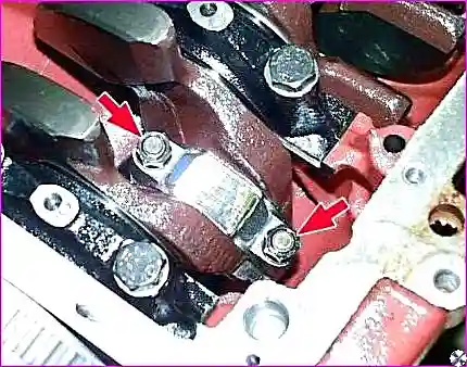 Установка поршня с шатуном в цилиндр с помощью оправки