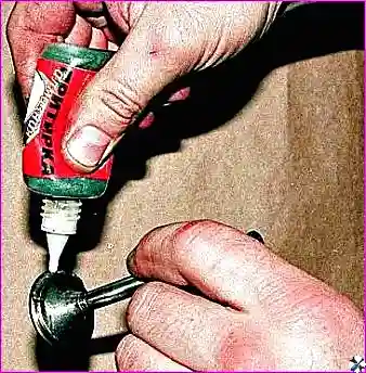 Очистка клапана от нагара перед притиркой