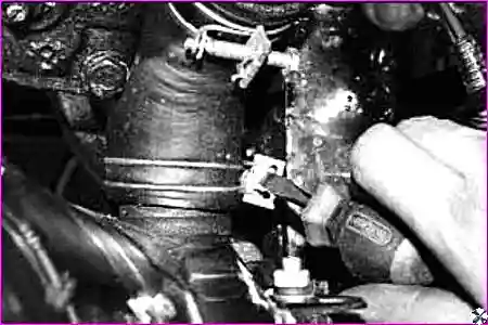 Снятие пароотводящего шланга