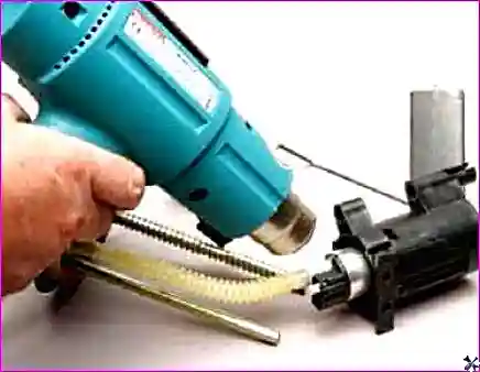 Извлечение топливного насоса из корпуса топливного модуля