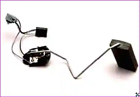 Колодка жгута проводов, отсоединённая от электродвигателя насоса