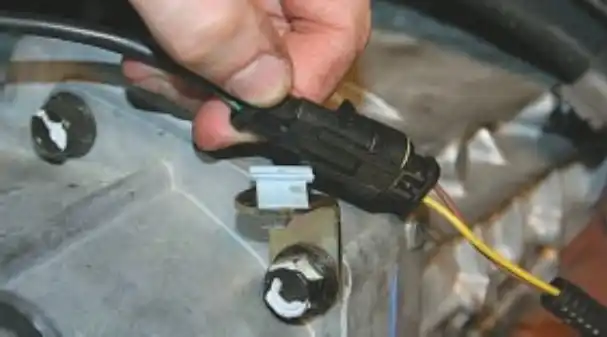 Замена выключателя заднего хода УАЗ Патриот Замена выключателя заднего хода УАЗ Патриот