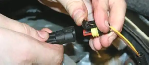 Замена выключателя заднего хода УАЗ Патриот Замена выключателя заднего хода УАЗ Патриот