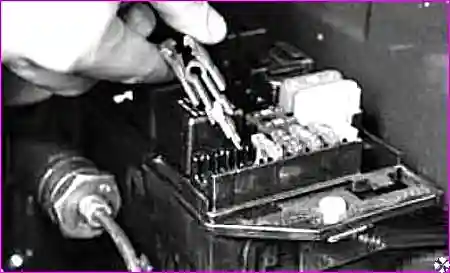 Извлечение предохранителя