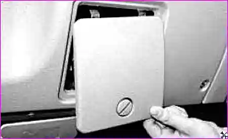 Винт фиксатора крышки