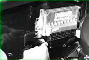 Снятие и установка контроллера УАЗ Патриот