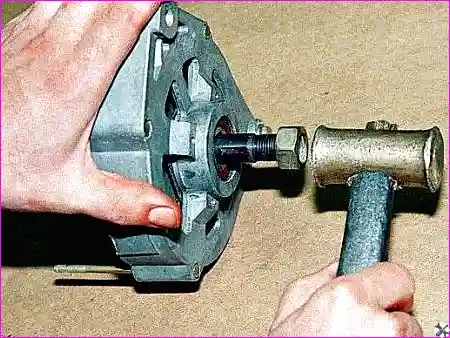 Выбивание оси ротора