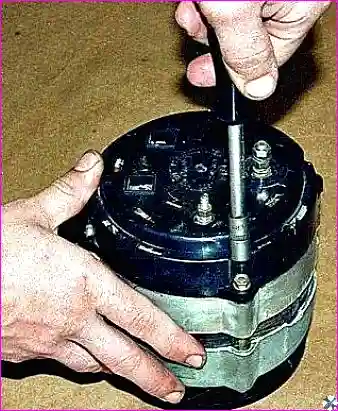 Отворачивание гаек кожуха