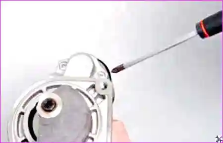 Вывертывание винтов реле