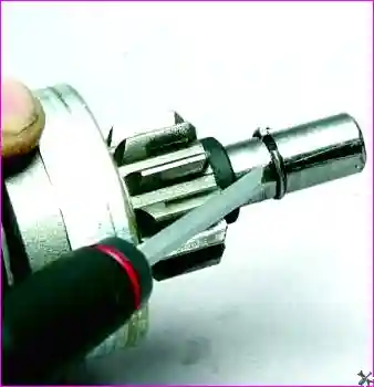 Разжимание стопорного кольца