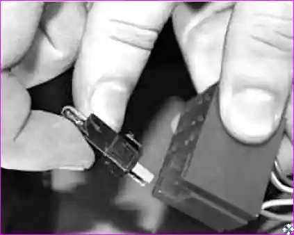 Патрон с лампой подсветки переключателя датчиков уровня топлива