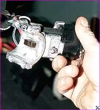 Вывертывание болтов