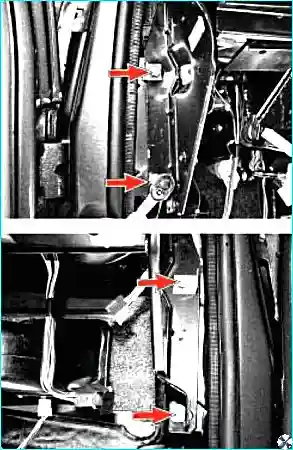 Выворачивание двух болтов крепления усилителя панели приборов к кузову