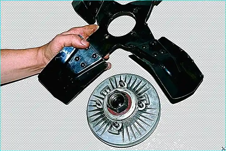 Снятый вентилятор с вязкостной муфты