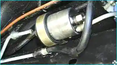 Ослабление хомута крепления Ключ ослабляет стяжной болт хомута крепления фильтра