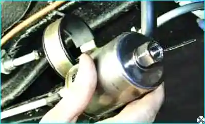 Проверка уплотнительных колец Уплотнительные резиновые кольца на наконечниках топливных трубок