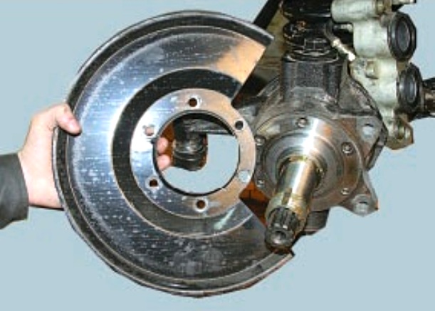 Снятие и установка цапфы переднего колеса УАЗ Патриот