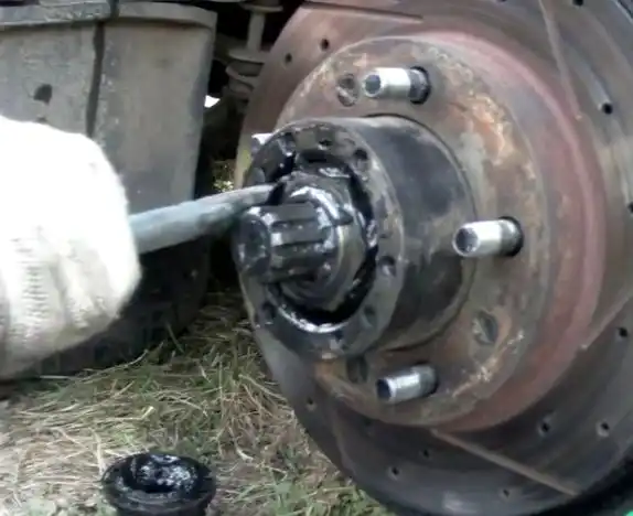 Регулировка подшипников ступиц передних колес автомобиля УАЗ Патриот Регулировка подшипников ступиц передних колес автомобиля УАЗ Патриот