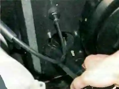 Снятие и установка карданного вала рулевого управления