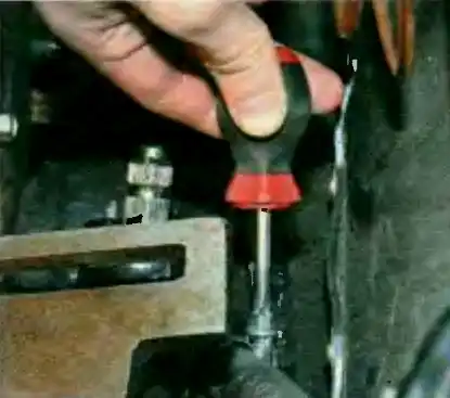 Как заменить элементы ГУР автомобиля УАЗ Патриот Как заменить элементы ГУР автомобиля УАЗ Патриот