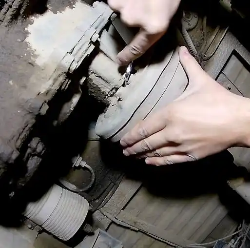 Регулировка привода стояночного тормоза УАЗ Патриот Регулировка привода стояночного тормоза УАЗ Патриот