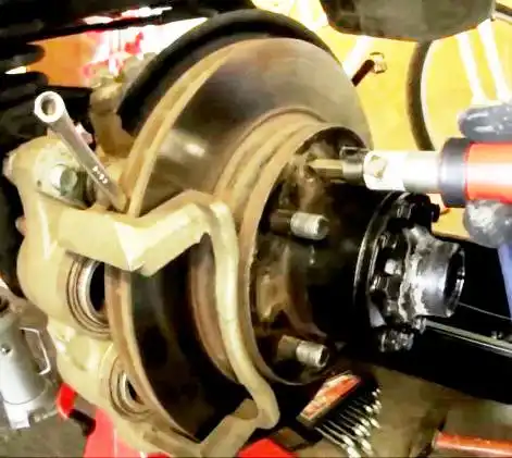 Снятие тормозного диска Снятие тормозного диска