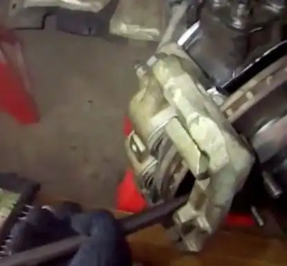 Как заменить тормозные колодки переднего колеса УАЗ Патриот Как заменить тормозные колодки переднего колеса УАЗ Патриот