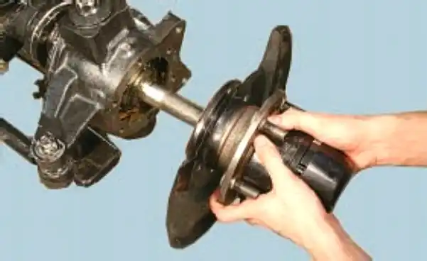 Снятие и установка полуосей переднего моста