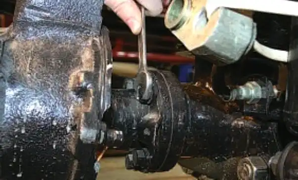 Замена сальника передней ступицы УАЗ Замена сальника передней ступицы УАЗ