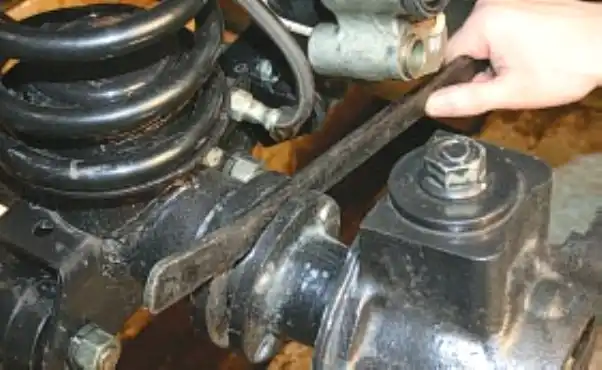 Замена сальника передней ступицы УАЗ Замена сальника передней ступицы УАЗ