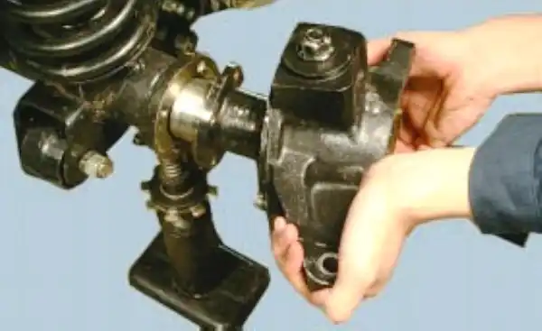 Замена сальника передней ступицы УАЗ Замена сальника передней ступицы УАЗ