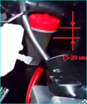 Доливка тормозной жидкости в бачок главного цилиндра сцепления