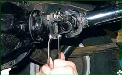 Снятие карданной передачи УАЗ Патриот