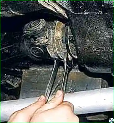 Снятие карданной передачи УАЗ Патриот