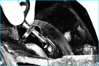 Снятие датчика частоты вращения колеса