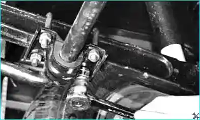 Второй амортизатор, отсоединенный от продольной штанги