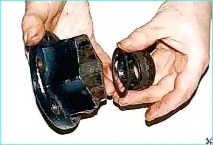 Вынимание ведущей шлицевой втулки и шайбы