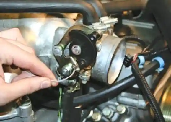 Замена троса привода дроссельной заслонки УАЗ Патриот