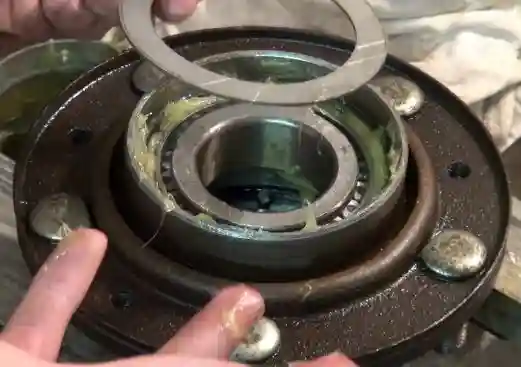 Замена подшипников ступицы переднего колеса УАЗ Патриот