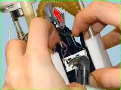 Замена датчика уровня топлива