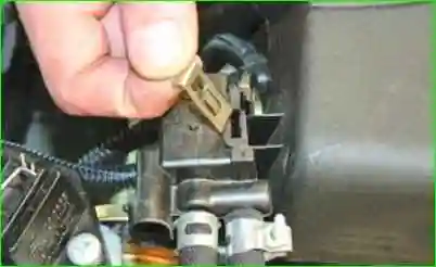 Замена клапана продувки адсорбера