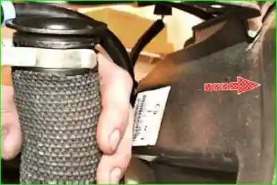 Снятие и установка корпуса воздушного фильтра