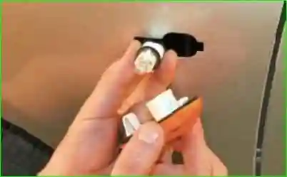 Замена лампы в повторителе поворотов