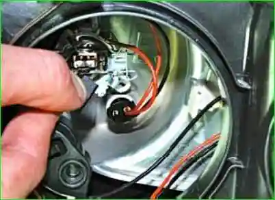 Замена лампочек дальнего света