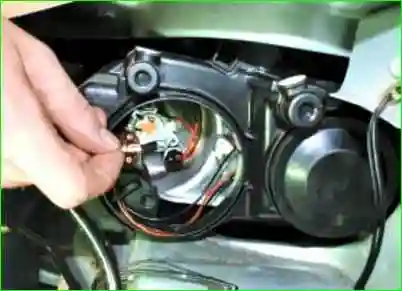 Замена лампочек дальнего света