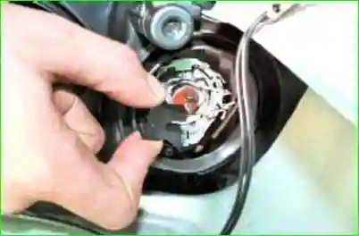 Замена лампочек ближнего света